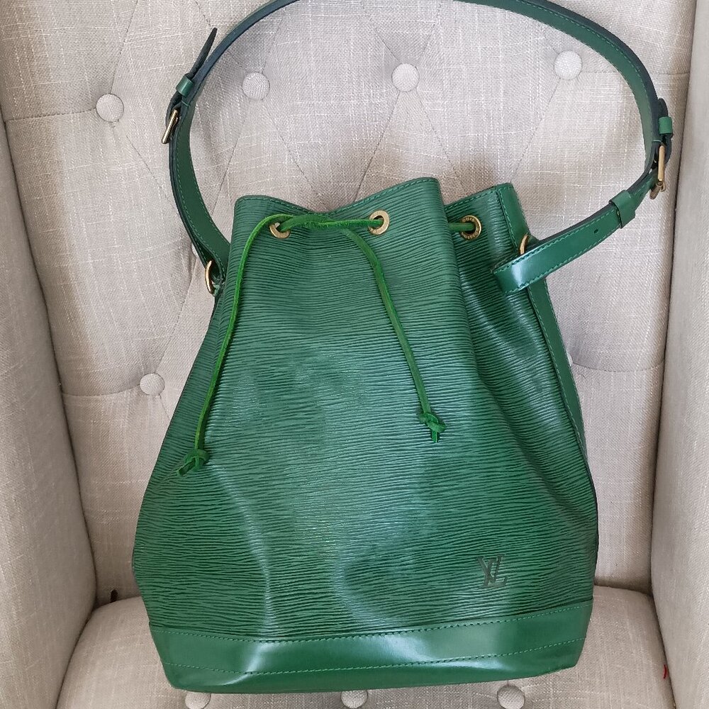 LOUIS VUITTON EPI BUCKET DRAWSTRING (GM)